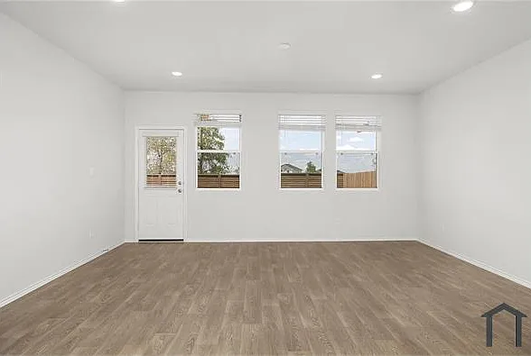 664 Walter Ellison Dr — Photo 2