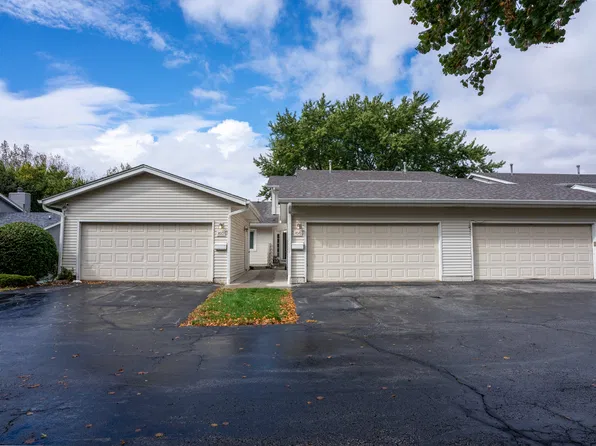 3076 Parkwild Dr, Bettendorf, IA 52722