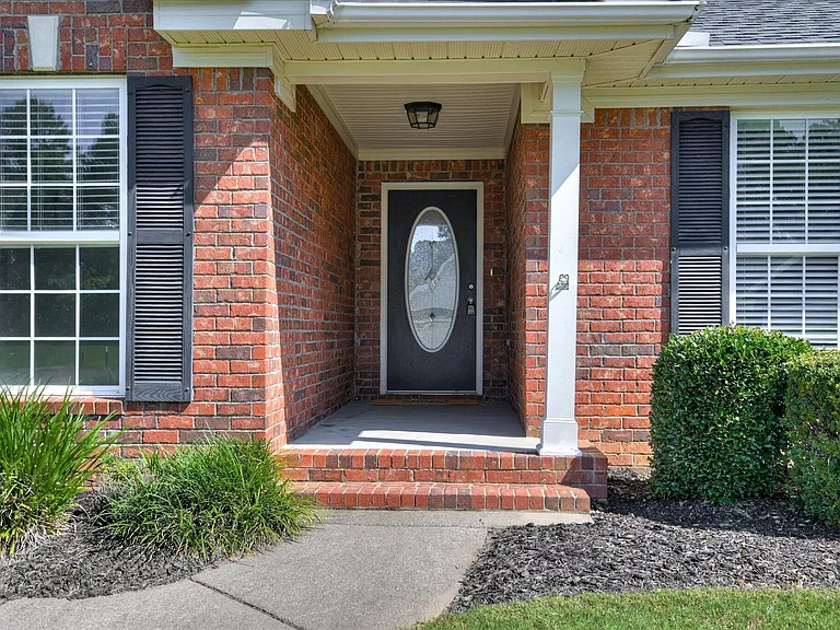 443 Surrey Park Dr SE — Photo 4