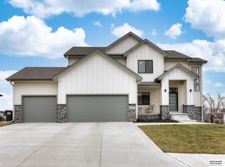 20802 Hartman Ave, Elkhorn, NE 68022