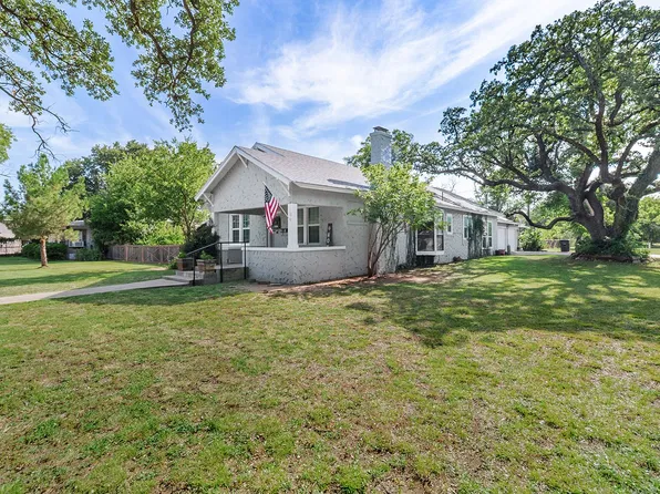 1800 S China St, Brady, TX 76825
