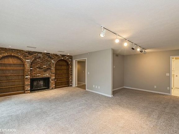 5th image of 19235 Briarwood Ln