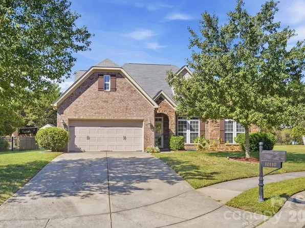 10110 Loch Lomond Dr, Charlotte, NC 28278