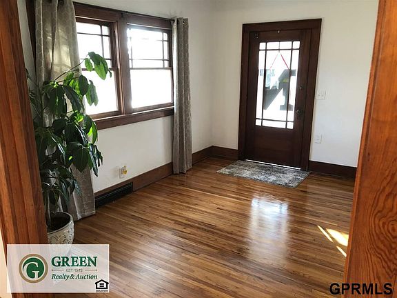 3rd image of 912 N Burlington Ave