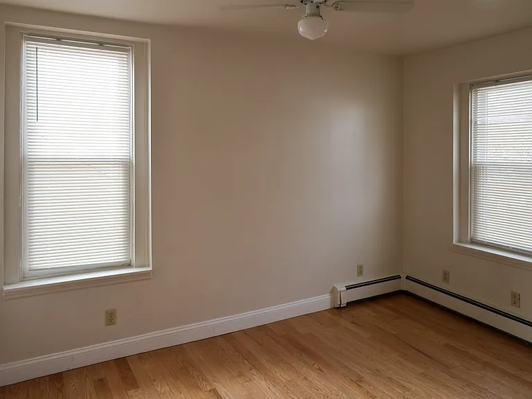 27 Hone St #4 — Photo 6