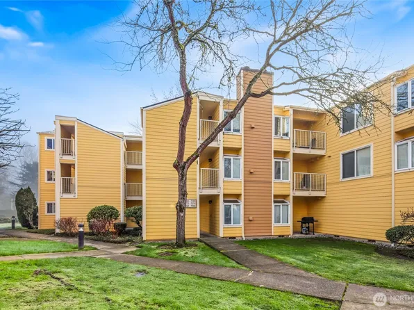 7386 W Lake Sammamish #2-302, Redmond, WA 98052