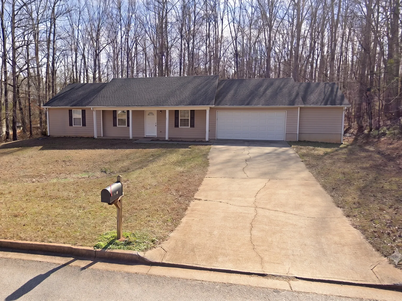 3 bed, 2.0 bath, 1833 sqft, $1,835 — Photo 1