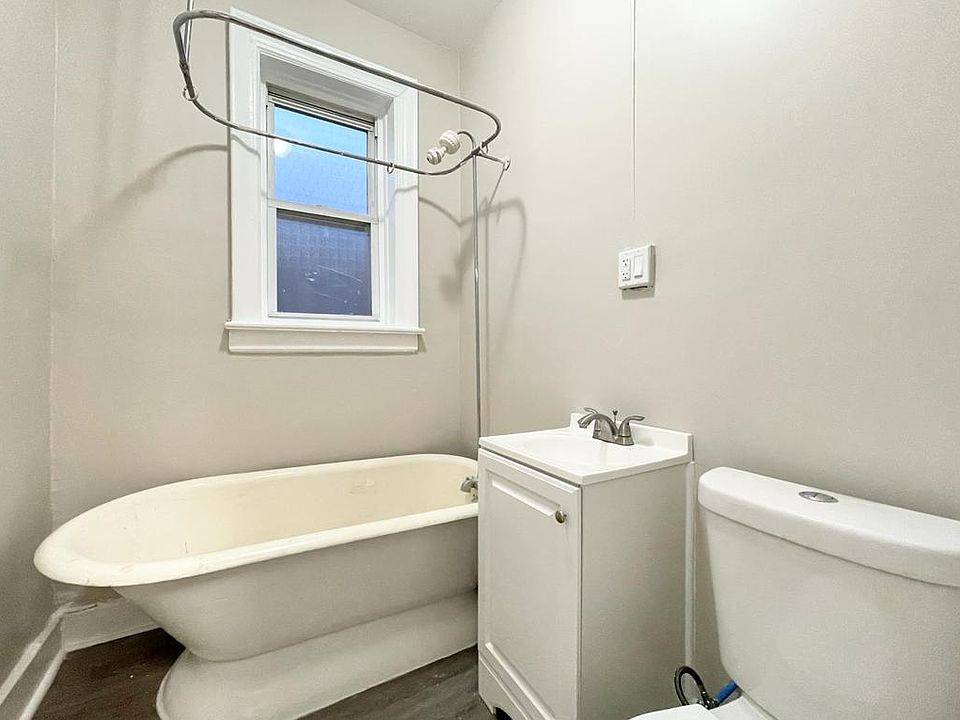 2nd image of 104 Belmont Ave #4CC