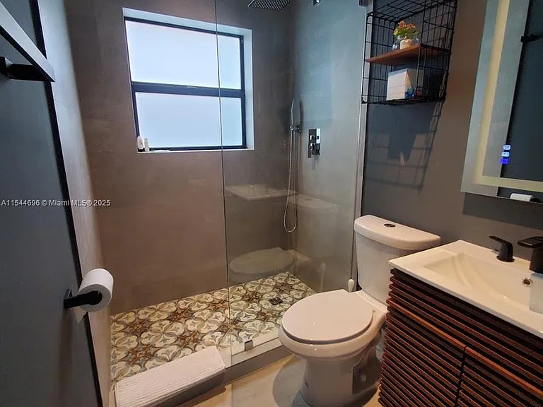 740 SW 9th St #2 — Photo 18