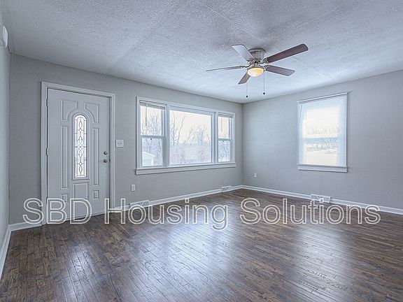 3rd image of 312 N Ash Ave