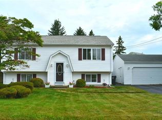 5 Little John Ln, West Warwick, RI 02893