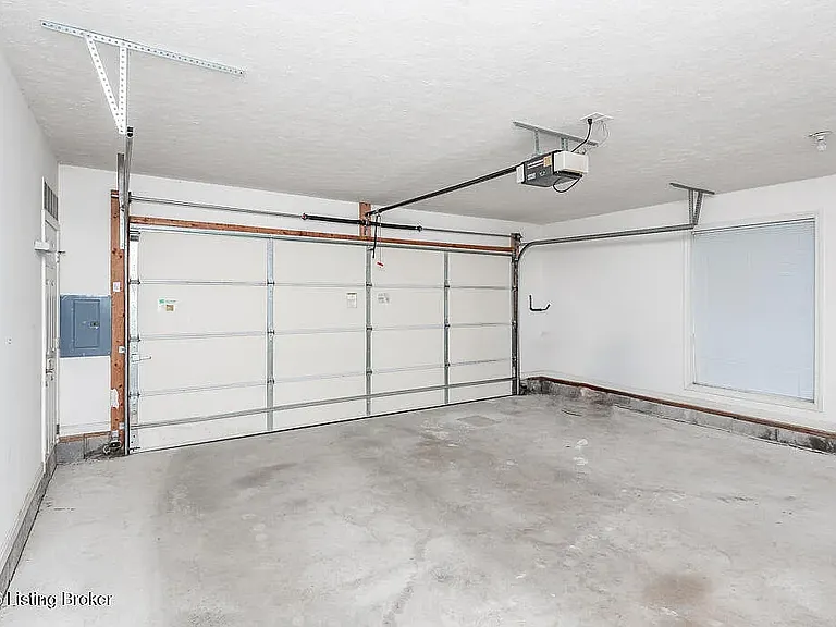 1107 Belmont Park Way — Photo 4