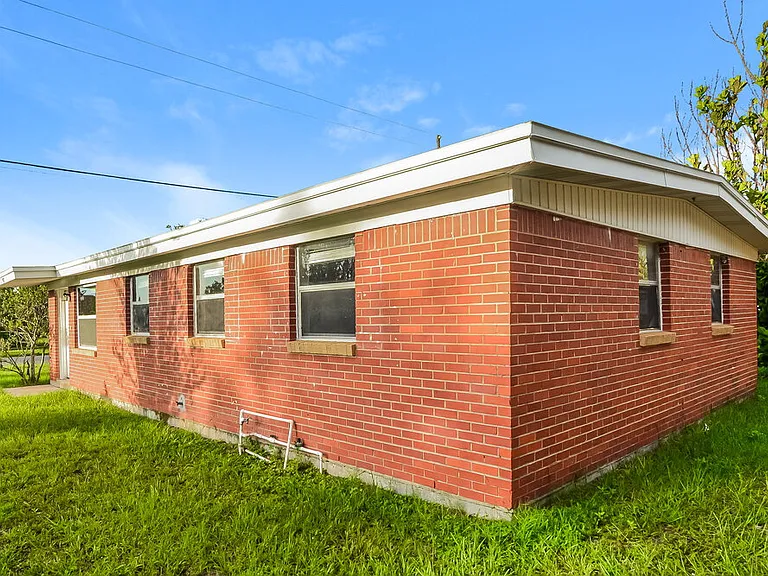 1198 Maxey Dr — Photo 16