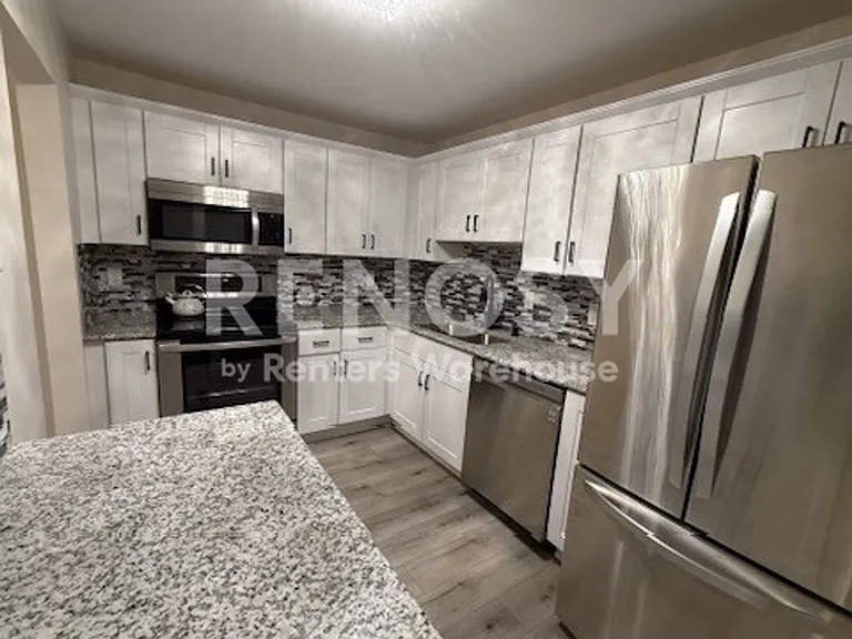 5607 Green Circle Dr #200 — Photo 20