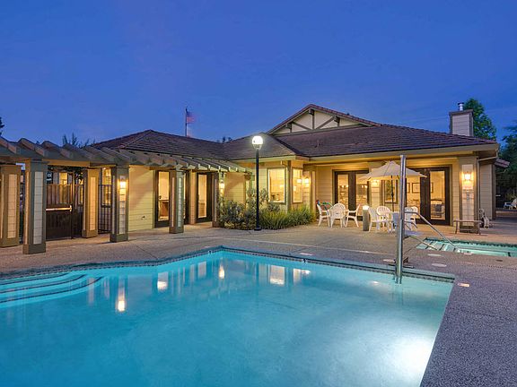 3rd image of 1701 Creekside Dr #10101