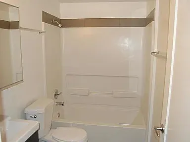 1114 E Adams St #2-4 — Photo 15