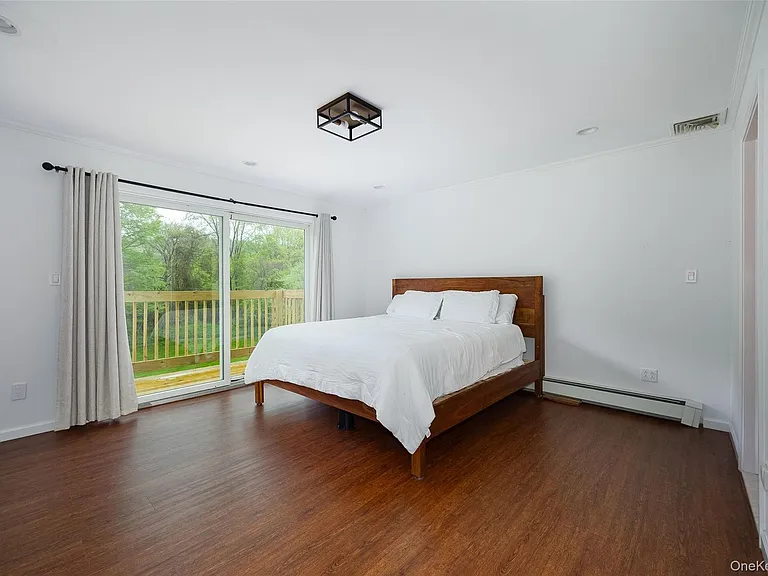 921 W Dover Rd — Photo 12