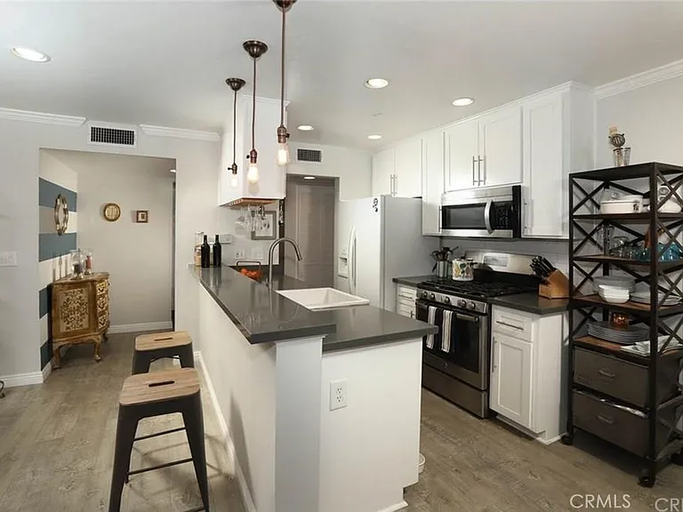 18640 Collins St #116 — Photo 7