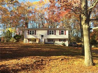 25 Hillwood Dr, Niantic, CT 06357