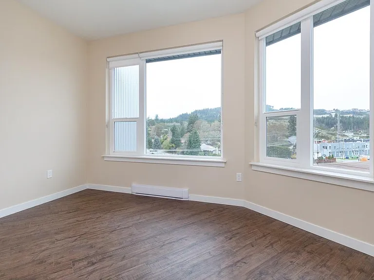 1085 Goldstream Ave — Photo 23