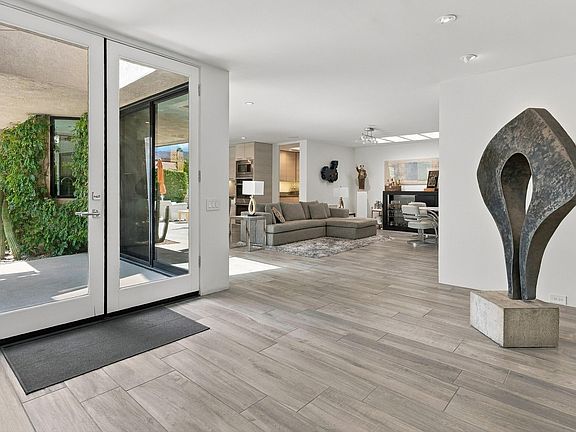 5th image of 15 Colgate Dr