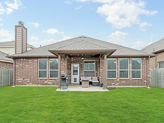 4th image of 916 Falcon Rd