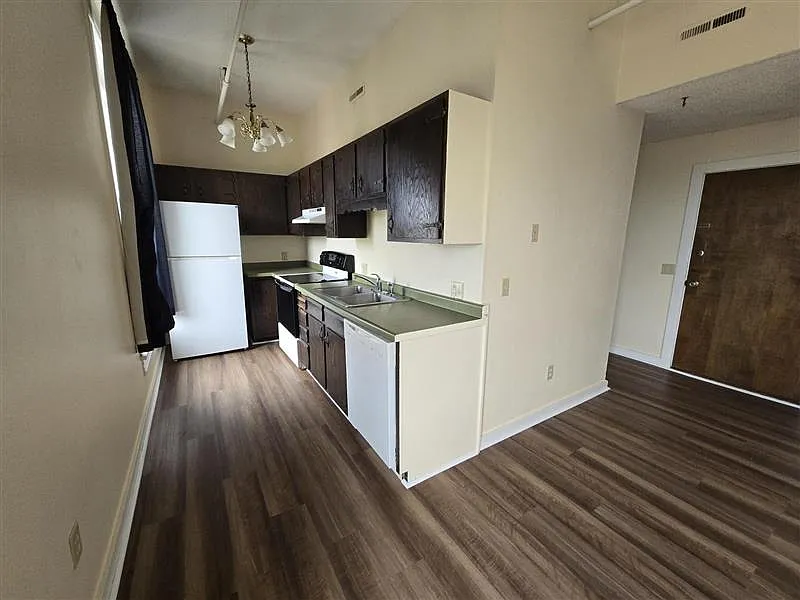 2 bed, 850 sqft, $1,475 — Photo 2