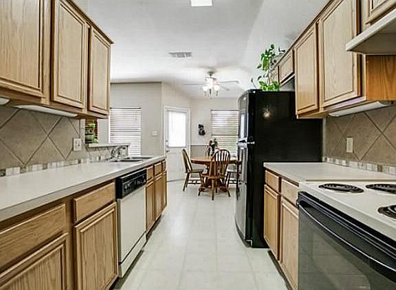 4th image of 212 Iris Ln