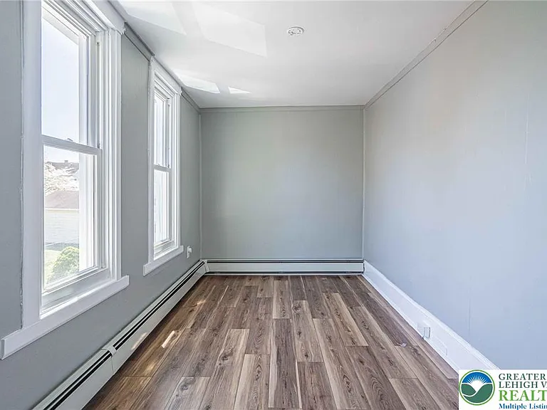 34 E Washington Ave — Photo 10