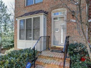 2105 N Tazewell Ct, Arlington, VA 22207