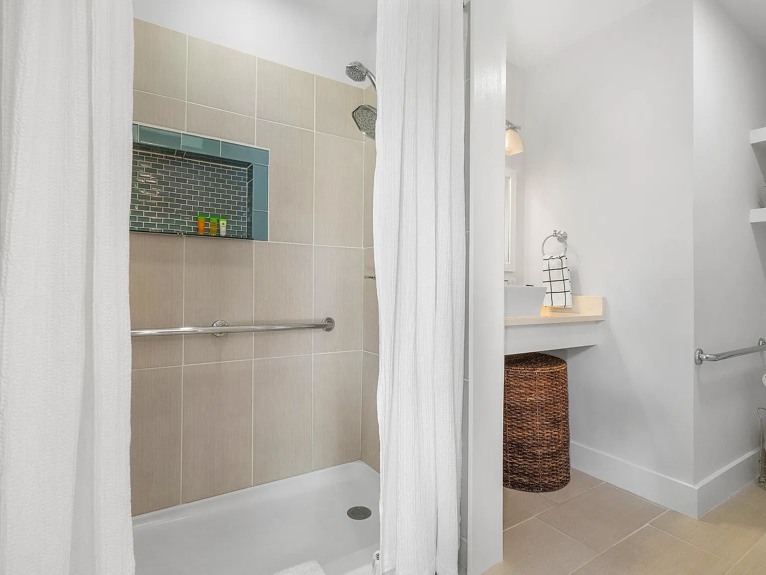 1 bed, 1.0 bath, 1527 sqft, $2,100 — Photo 4