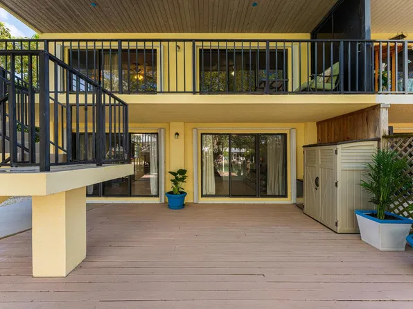391 10th St, Key Colony Beach, FL 33051