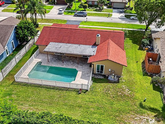 2nd image of 20876 Sugarloaf Lane