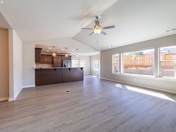 4th image of 160 Braxton Ct