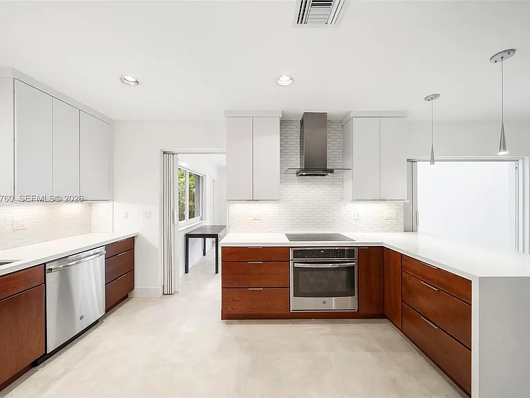 415 Navarre Ave — Photo 8