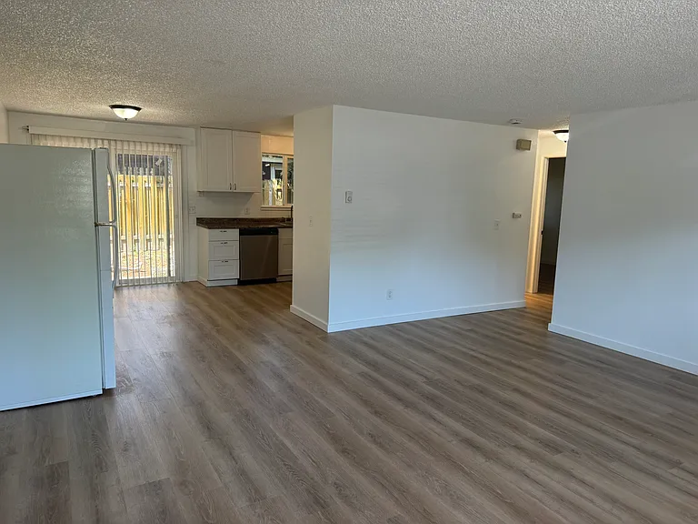 1152 NE 17th Ave — Photo 4