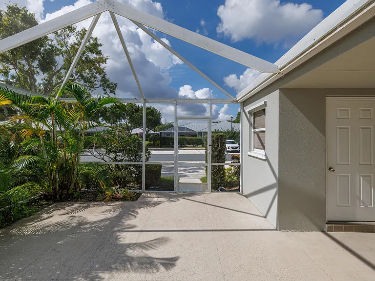 1560 SW Waterfall Blvd — Photo 7