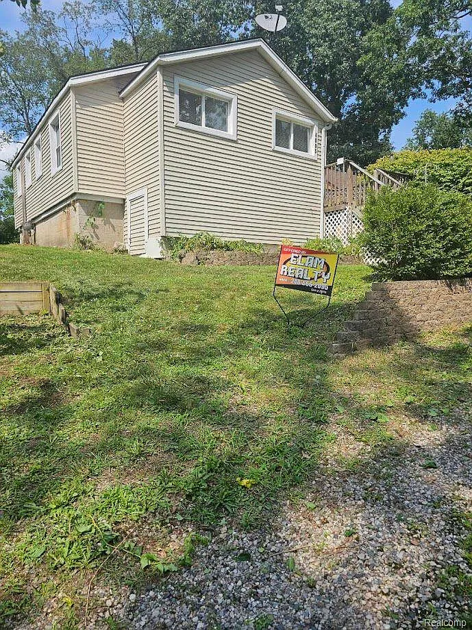 4095 Woodcroft St photo 1