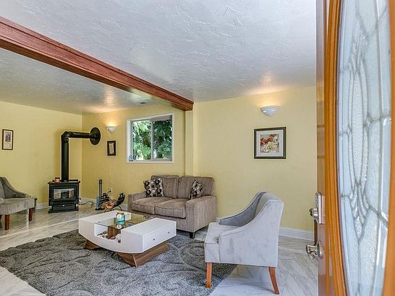 4th image of 130 King St