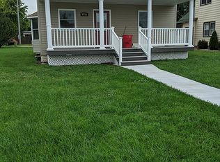 1111 Arthur St, Holdrege, NE 68949