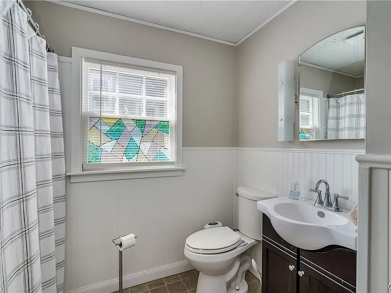 325 Paddock St — Photo 37