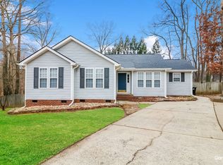 100 Collie Cir, Holly Springs, NC 27540