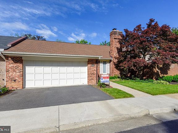 2nd image of 2824 Oakton Manor Ct