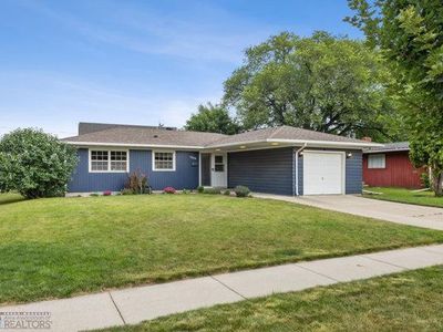 1629 10th St S, Fargo, ND, 58103