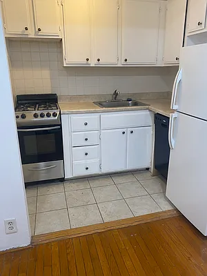 Rented by Triplemint | media 13