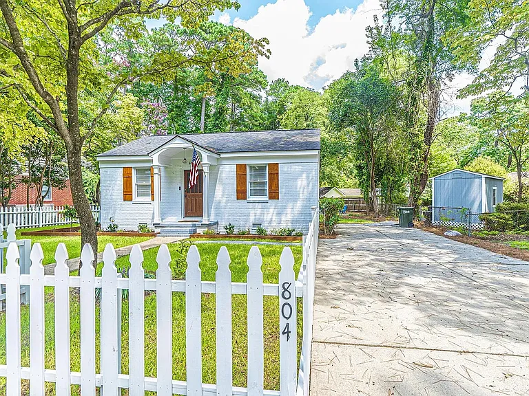 804 Calvin Cir — Photo 3