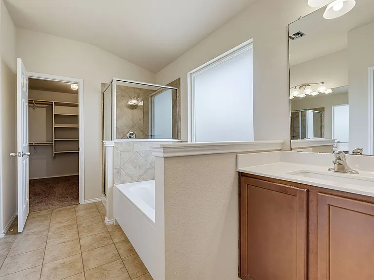 9701 Raeburn Ct — Photo 11