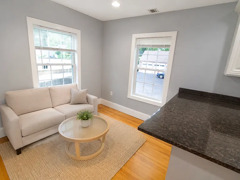 93 Woodbury Rd #B — Photo 6