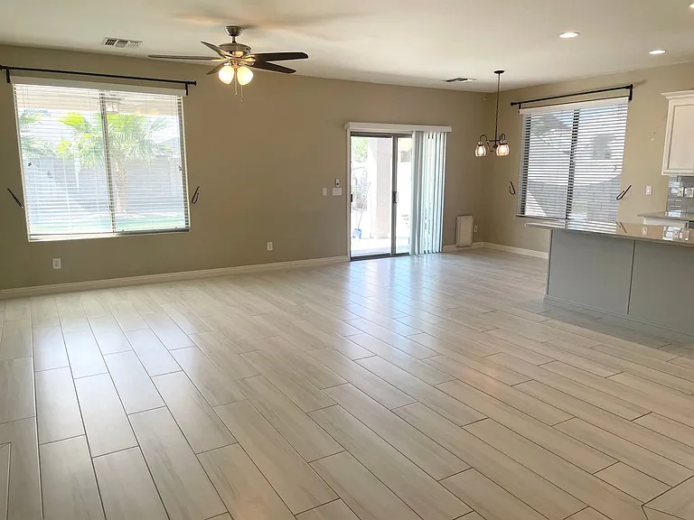 38205 W Montserrat St — Photo 9