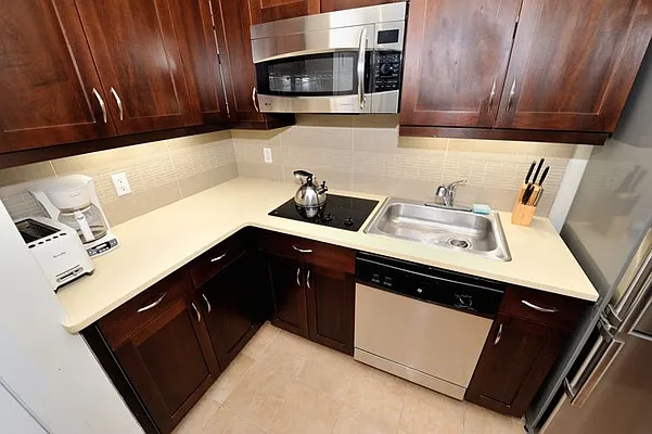 Rented by Eisenberg Exclusives | media 102